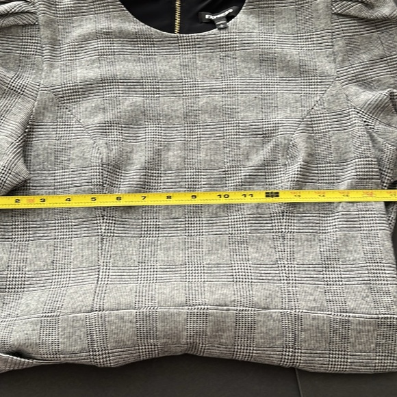 EXPRESS DRESS! - Picture 7 of 11